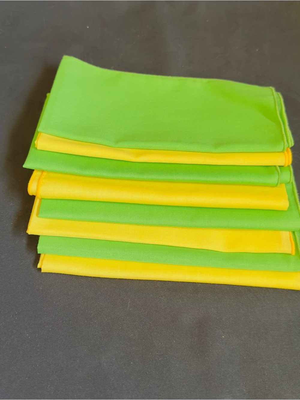 Bright & Beautiful Set of 8 Cloth Napkins In Yellow & Green 100% Poly 14x14 No S